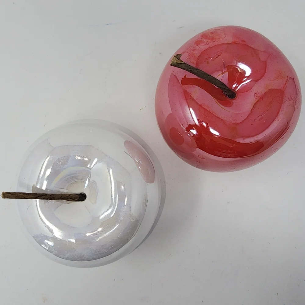 Porcelain‎ irridescent apples